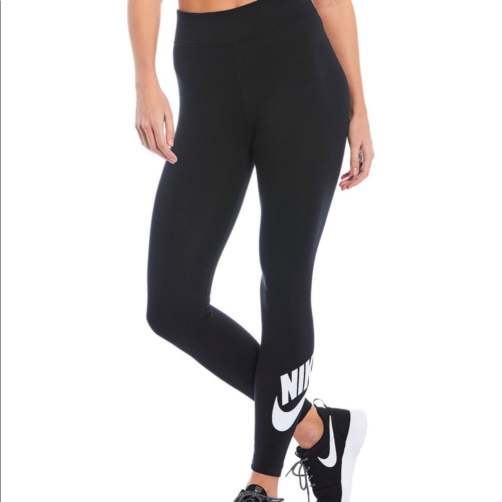 Black Nike leggings size small.
